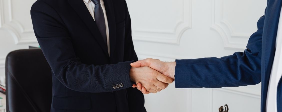 How to Close a Sale Without Feeling Pushy